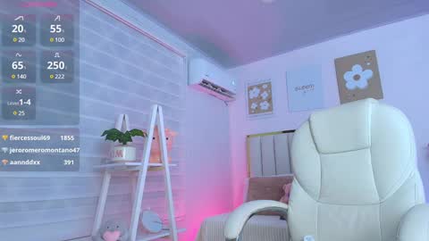 Snapshot of cristal_bunny chatting on 01/25/25, 06:45 Cristal online show from 01/25/25, 06:45