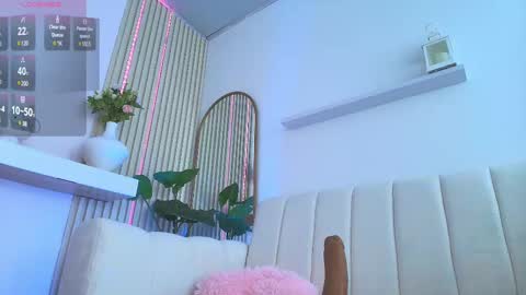 Snapshot of cristal_bunny chatting on 02/13/25, 03:39 Cristal online show from 02/13/25, 03:39