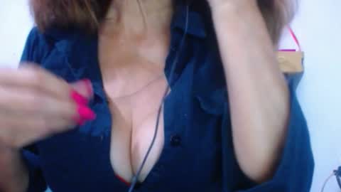 Snapshot of cristal_collins1 chatting on 01/23/25, 11:26 cristal_collins1 online show from 01/23/25, 11:26