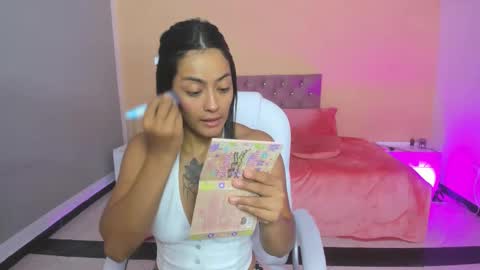 Snapshot of cristal_crossfit chatting on 02/24/26, 10:24 Cristal online show from 02/24/26, 10:24