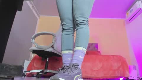 Snapshot of cristal_crossfit chatting on 02/27/26, 10:04 Cristal online show from 02/27/26, 10:04