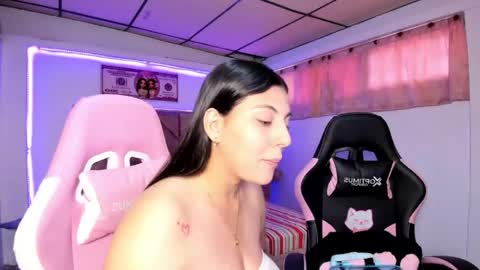 cristal_smith20 online show from 06/01/26, 04:20