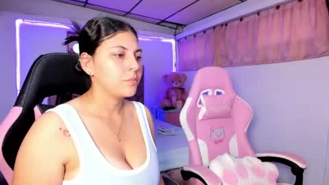 cristal_smith20 online show from 06/05/26, 11:38