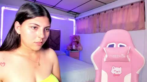 cristal_smith20 online show from 06/18/26, 11:36