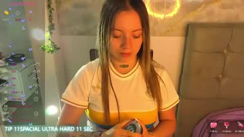 Snapshot of cristal_v_ chatting on 07/04/26, 04:29 Cristal online show from 07/04/26, 04:29