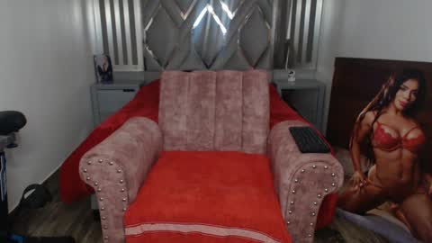 Natalie                      online show from 03/08/25, 10:56