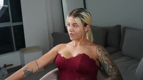 Laura online show from 04/25/26, 02:58