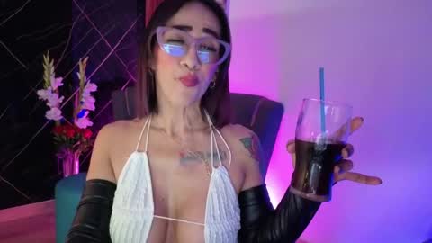 Snapshot of cristallmiller_ chatting on 05/18/26, 02:45 cristal miller online show from 05/18/26, 02:45