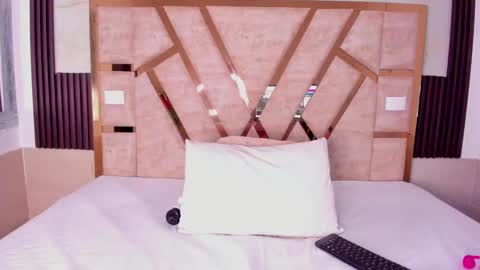 cristin  online show from 09/17/25, 07:04