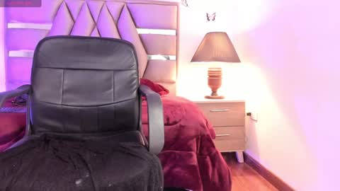 Cristina online show from 12/18/24, 11:19