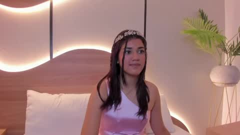 Snapshot of cristin_collins chatting on 06/06/26, 01:00 C R I S T I N online show from 06/06/26, 01:00