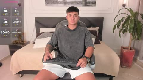 Snapshot of cristopher_strong chatting on 05/17/26, 01:40 Cristopher online show from 05/17/26, 01:40