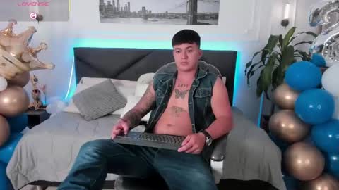 Snapshot of cristopher_strong chatting on 05/20/26, 12:44 Cristopher online show from 05/20/26, 12:44