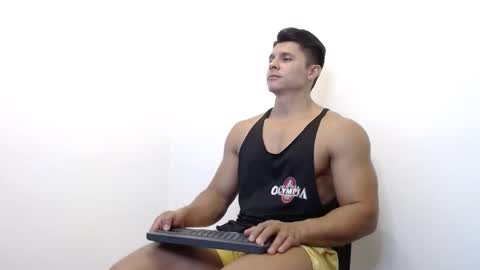 Snapshot of crosse4you chatting on 02/06/26, 04:39 Leo online show from 02/06/26, 04:39