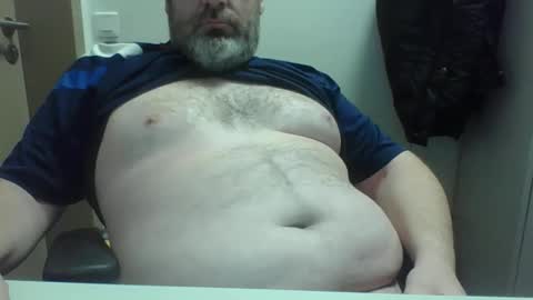 Snapshot of crouch1 chatting on 01/19/26, 09:57 Crouch1 online show from 01/19/26, 09:57