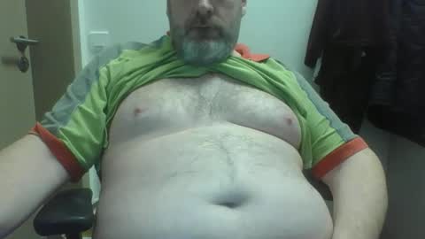 Snapshot of crouch1 chatting on 03/04/26, 10:32 Crouch1 online show from 03/04/26, 10:32