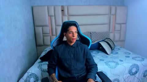 Snapshot of croy_myer chatting on 02/23/26, 05:27 Croy online show from 02/23/26, 05:27