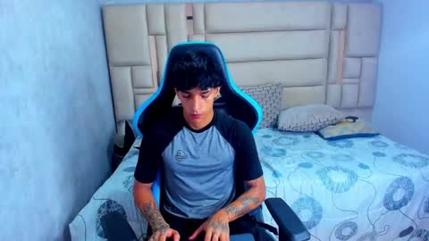 Snapshot of croy_myer chatting on 02/25/26, 03:27 Croy online show from 02/25/26, 03:27