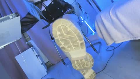 Snapshot of cruel_siren chatting on 09/21/25, 07:48 Cruel Siren online show from 09/21/25, 07:48