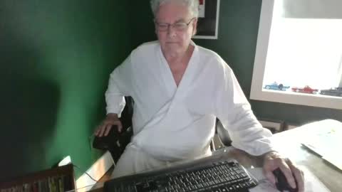 Snapshot of cruisserss chatting on 07/17/26, 10:47 Sugarcane online show from 07/17/26, 10:47