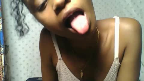 crush069 online show from 10/22/25, 05:45