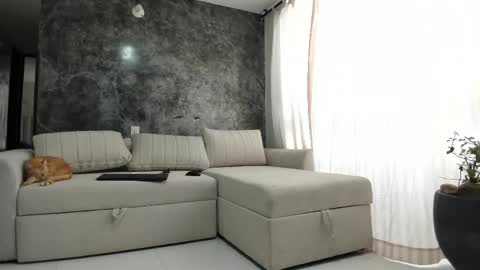 Snapshot of crysstal_jenner chatting on 11/16/25, 09:31 Cryss online show from 11/16/25, 09:31