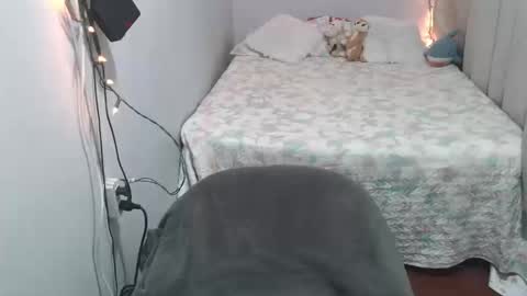 Snapshot of crystal_1991 chatting on 09/17/25, 04:14 CRYSTAL 1991 online show from 09/17/25, 04:14