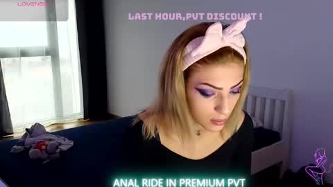 Crys online show from 12/22/25, 08:44