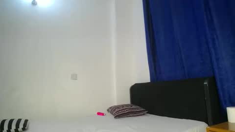 Snapshot of crystal_lisa chatting on 04/21/26, 05:39 lisa online show from 04/21/26, 05:39