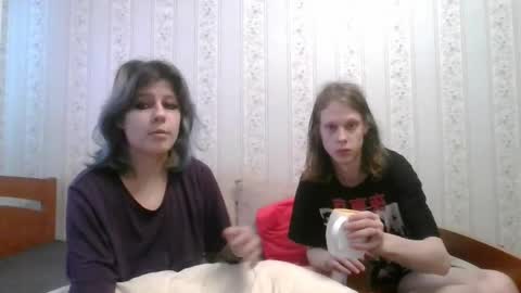 Snapshot of crystal_porn_love chatting on 12/04/24, 10:24 Crystal and Marcl online show from 12/04/24, 10:24