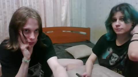 Snapshot of crystal_porn_love chatting on 12/19/24, 12:34 Crystal and Marcl online show from 12/19/24, 12:34