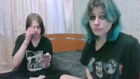 Snapshot of crystal_porn_love chatting on 12/19/24, 06:56 Crystal and Marcl online show from 12/19/24, 06:56