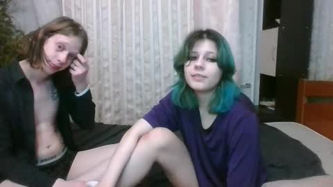 Snapshot of crystal_porn_love chatting on 01/23/25, 04:41 Crystal and Marcl online show from 01/23/25, 04:41