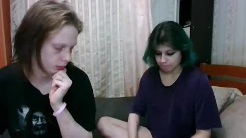 Snapshot of crystal_porn_love chatting on 03/01/25, 09:40 Crystal and Marcl online show from 03/01/25, 09:40