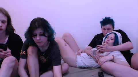 Snapshot of crystal_porn_love chatting on 03/04/25, 01:12 Crystal and Marcl online show from 03/04/25, 01:12