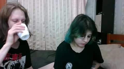 Snapshot of crystal_porn_love chatting on 03/10/25, 01:01 Crystal and Marcl online show from 03/10/25, 01:01