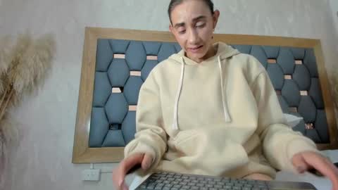 Snapshot of crystal_sm chatting on 10/06/25, 03:04 crystal_sm online show from 10/06/25, 03:04