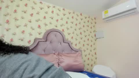 Snapshot of crystal_watson0 chatting on 05/18/26, 01:39 Milf Latina online show from 05/18/26, 01:39