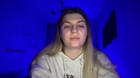 crystalblush01 online show from 04/03/26, 06:39