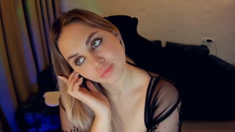 Snapshot of crystalemily chatting on 12/17/24, 11:05 crystalemily online show from 12/17/24, 11:05