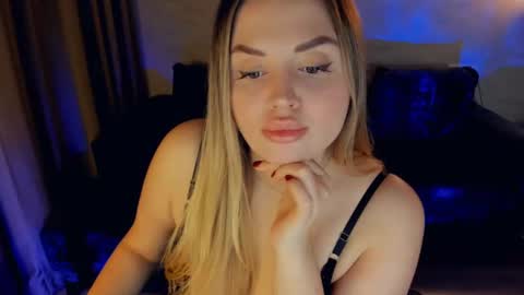 Snapshot of crystalemily chatting on 03/01/25, 07:15 crystalemily online show from 03/01/25, 07:15