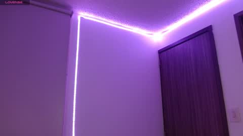 Snapshot of crystalitesq chatting on 01/11/25, 03:23 Olivia online show from 01/11/25, 03:23