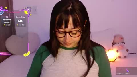 Snapshot of crystalitesq chatting on 10/23/25, 12:32 Olivia online show from 10/23/25, 12:32