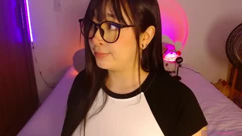 Snapshot of crystalitesq chatting on 06/05/26, 01:34 Olivia online show from 06/05/26, 01:34