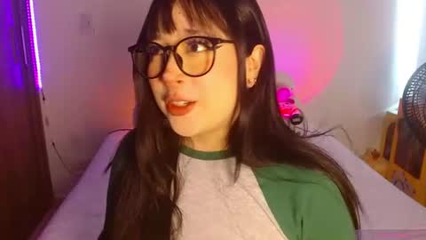 Snapshot of crystalitesq chatting on 06/23/26, 01:42 Olivia online show from 06/23/26, 01:42