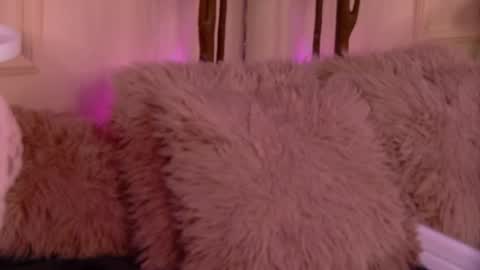 crystallred online show from 02/05/26, 06:07