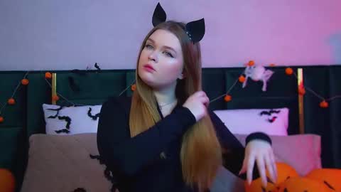 Crystal online show from 10/27/25, 06:23