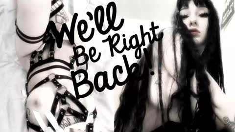 Sasha    Make me moan with patterns   good music here  online show from 10/30/25, 11:22