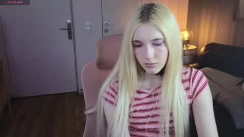 crystaltempt_ online show from 04/30/26, 03:29
