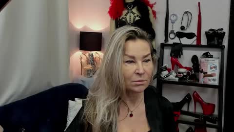 CrystalHotty online show from 01/05/25, 07:38